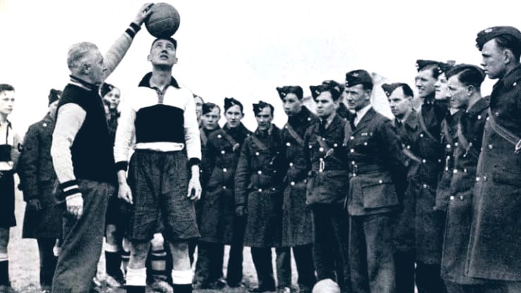 足球历史最伟大的十位巨星,现代足球史上5大关键先生