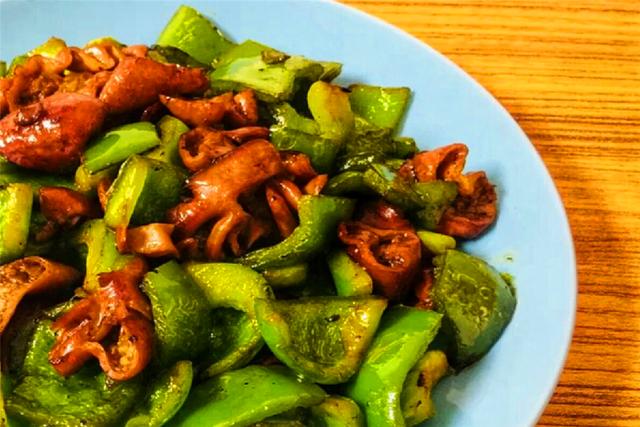猪大肠炒出来怎么是苦的,猪大肠怎么炒更脆更好吃