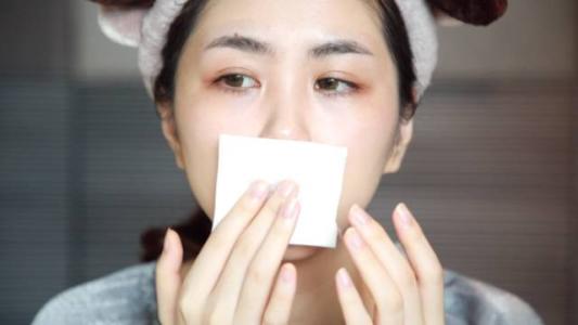 50多岁妇女嘴唇白是什么原因,中年女人的嘴唇是什么样