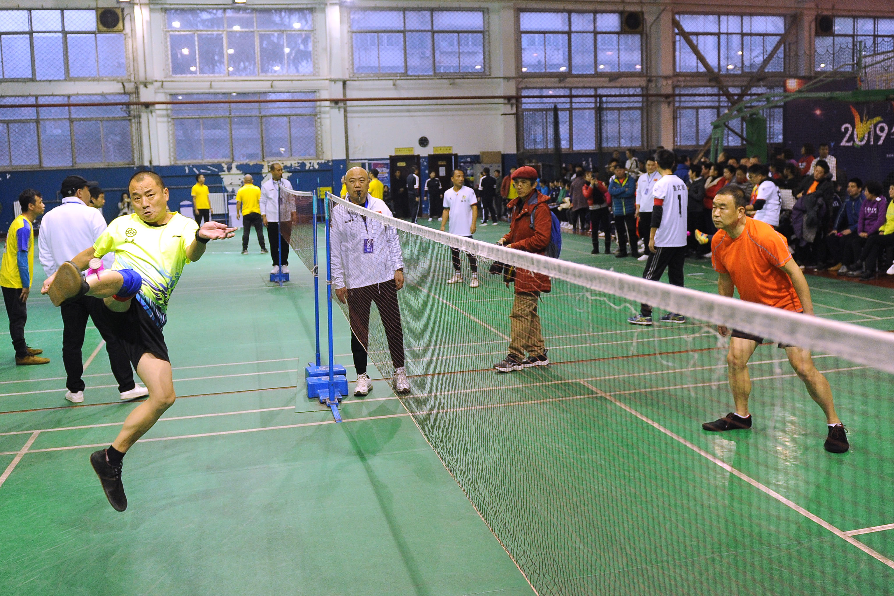 毽球跳踢比赛,凌空飞踢毽球