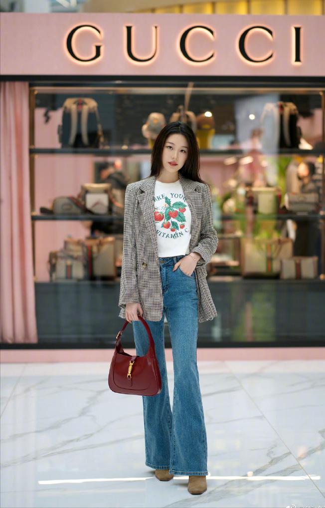 2022最流行的牛仔裤搭配什么鞋,牛仔裤搭配这5种鞋子好看又时髦