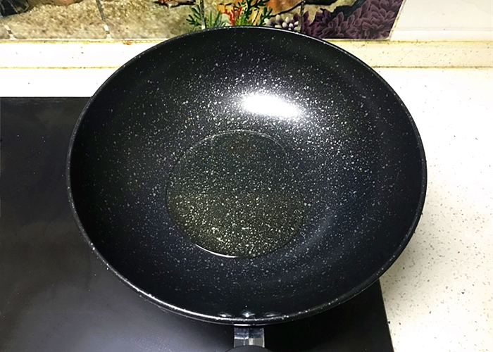 新不粘锅怎么开锅最简单方法,新买的不粘锅需要怎么开锅