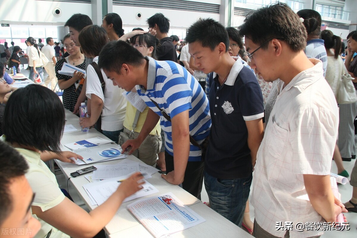 裸辞在广州开火锅店后,血亏230万,我含着泪,走上了天台