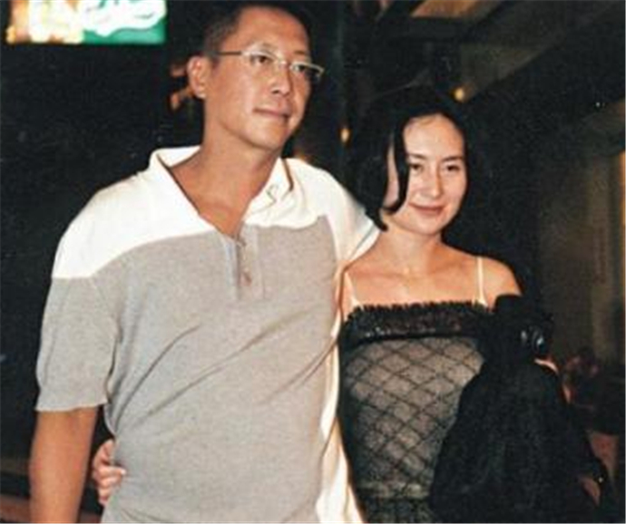 何超琼的传奇人生,何超琼的智慧与超凡的能力