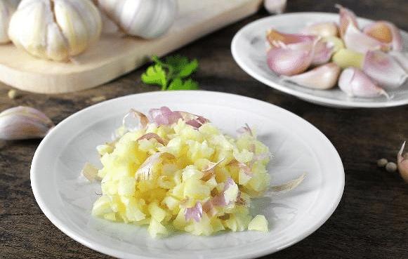 秘制烤韭菜酱汁,韭菜腌制烧烤