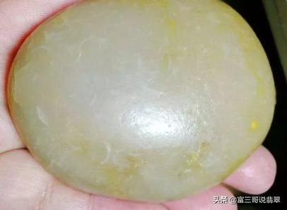 翡翠越阳越贵吗,翡翠最好的品种图片及价格全览