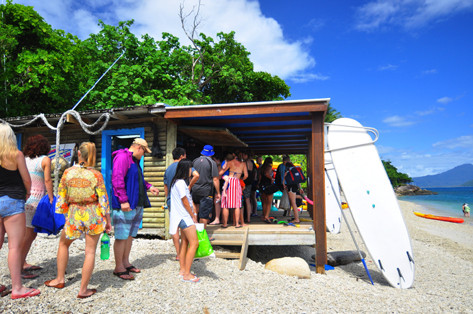 全民热遗｜大堡礁上有个翡翠岛，绝美好玩，还是海龟康复中心