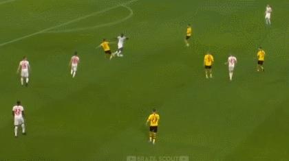 浅谈|法国中卫新星乌帕梅卡诺:身体对抗出色,拦截解围能力强