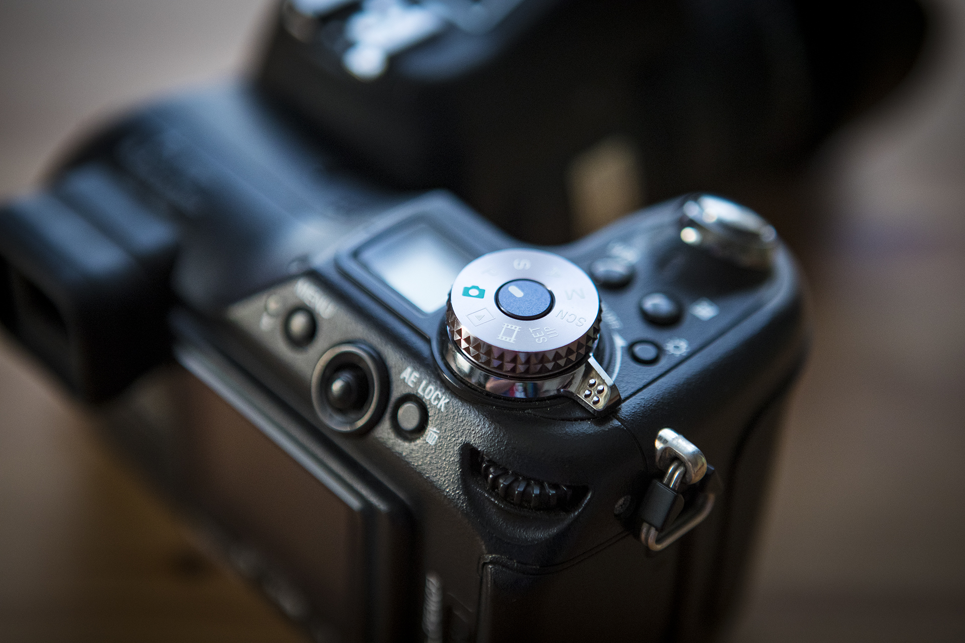 最好的数码相机是哪一款,16年的数码相机现在过时么