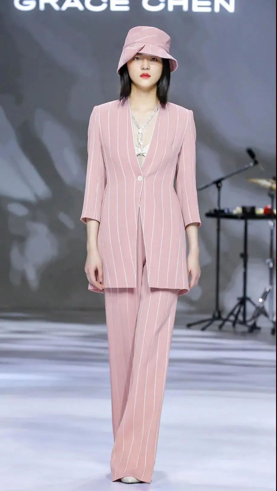 小胸怎么办,下胸弥补训练