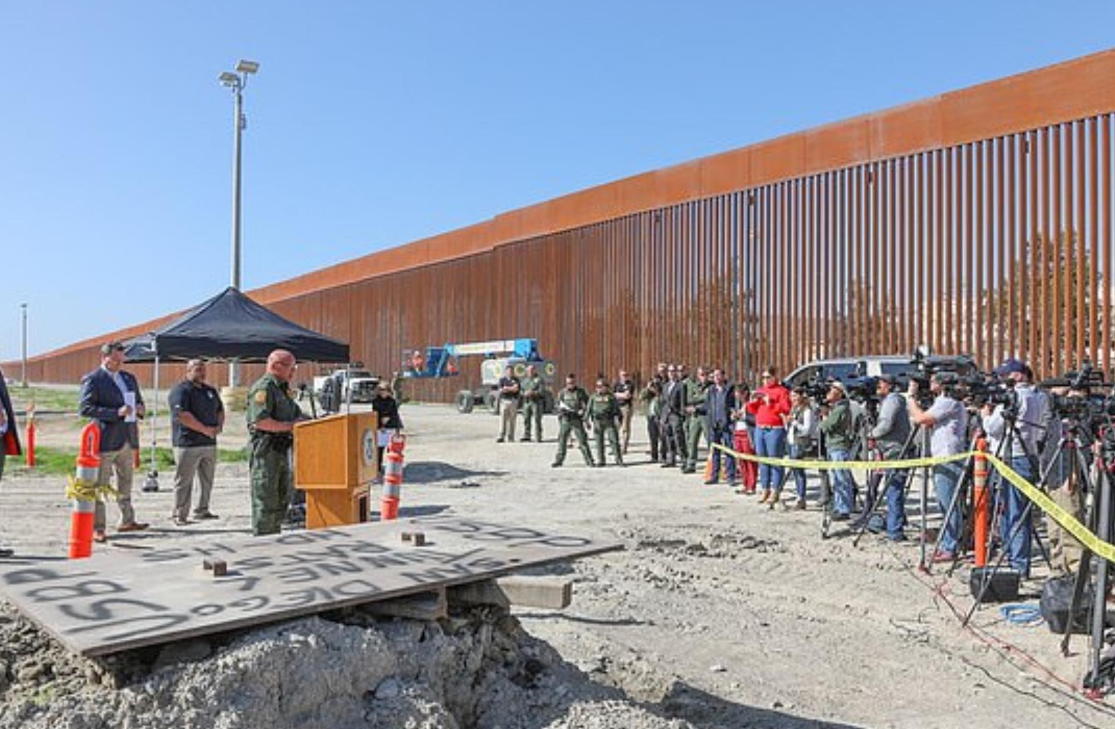 跨美墨边境最长*品毒***私走**隧道暴露，在地下20米处，配套设施齐全