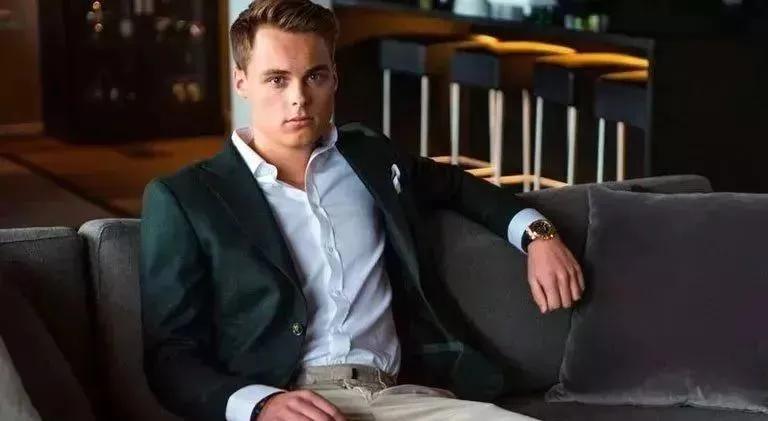 吃鱼子酱海葡萄三文鱼,吃鱼子酱奢侈