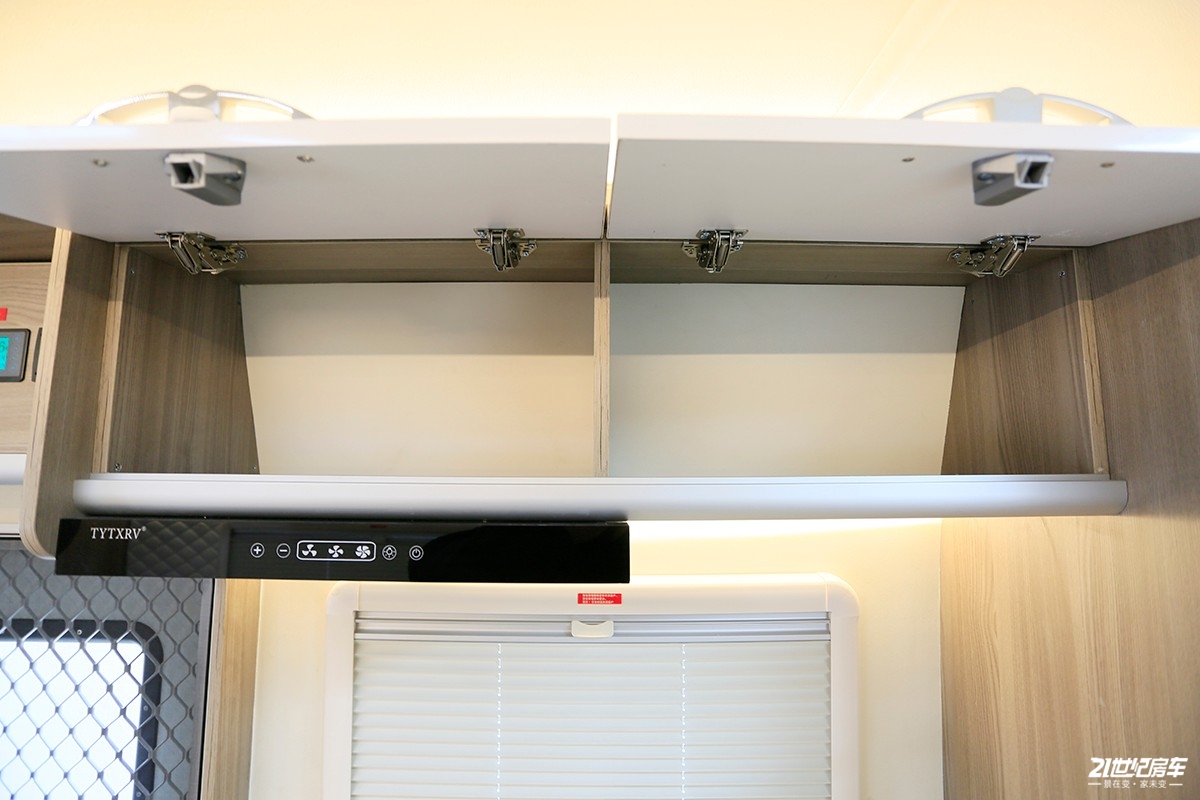 性价比入门房车,新飞国六平头轻卡房车