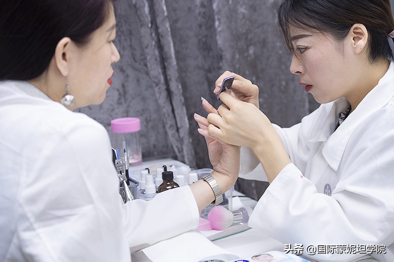 零基础美甲师技术培训怎么考,现在学美甲师怎么样