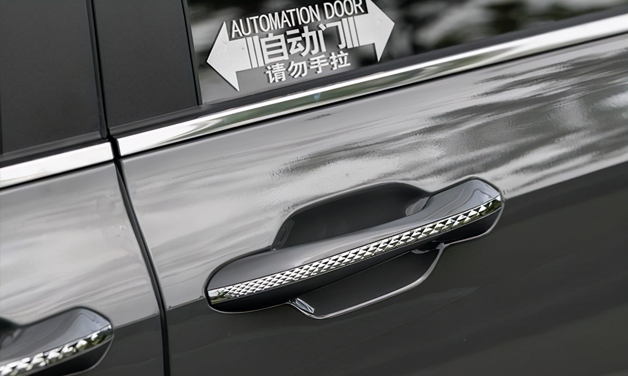 现代库斯途和gl8价格对比,现代库斯途和别克gl8哪个省油