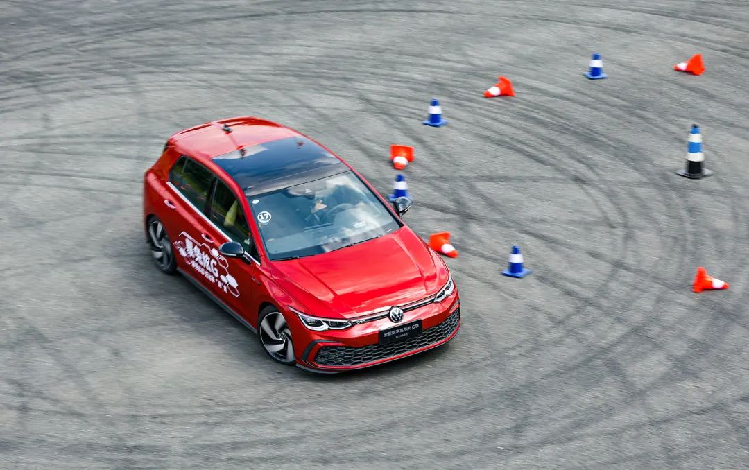 试驾高尔夫gti2024款,高尔夫8gti情怀