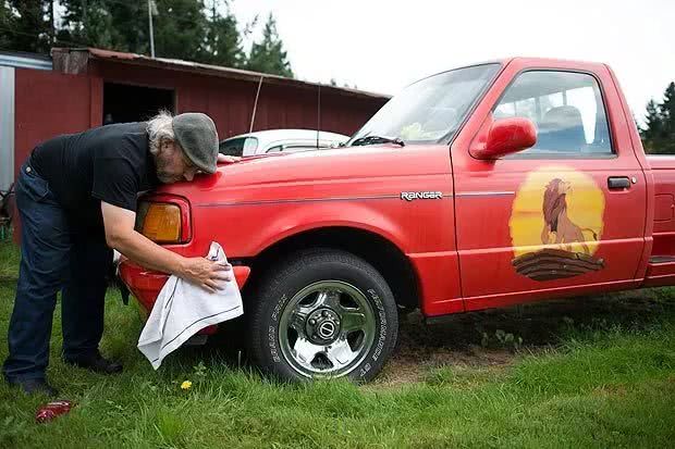 他和未婚妻处了5年，背地里居然买了14个橡胶娃娃！