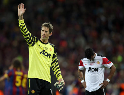 他加盟曼联时已34岁，身价200万，却最终成为了红魔二代门神