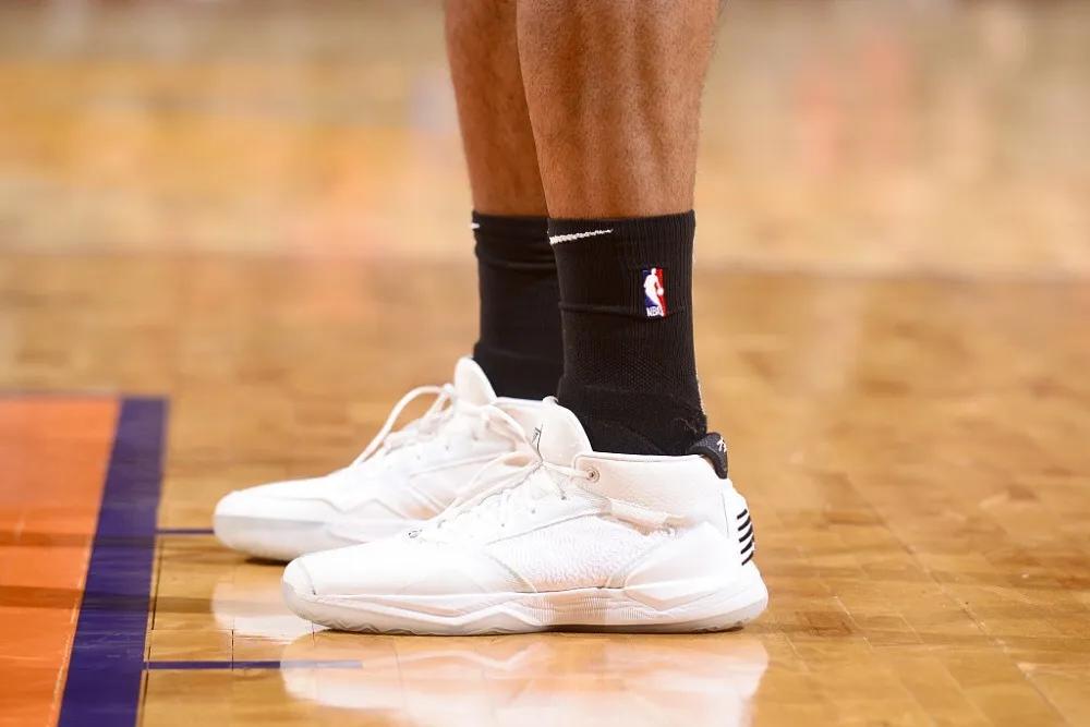 2014年总决赛伦纳德上脚的球鞋,nba伦纳德上脚