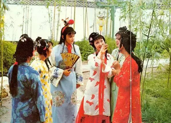 红楼梦贾宝玉为什么不喜欢薛宝钗,红楼梦中众人对贾宝玉的评价