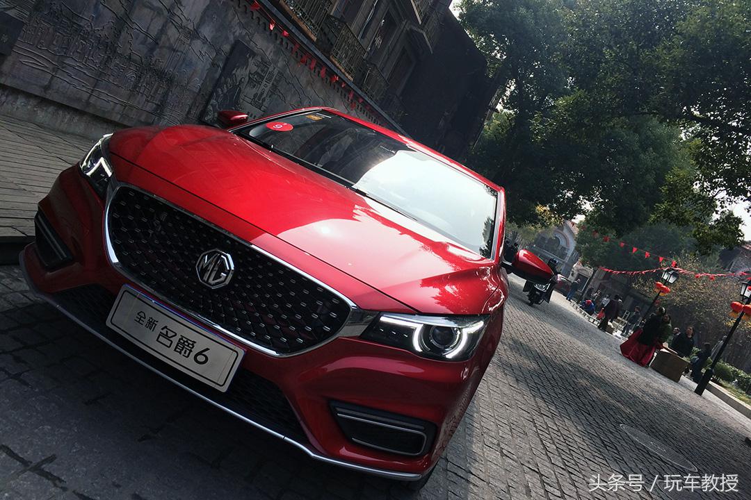 这辆当红运动轿车有“斑马”，不做攻略就能玩转上海？