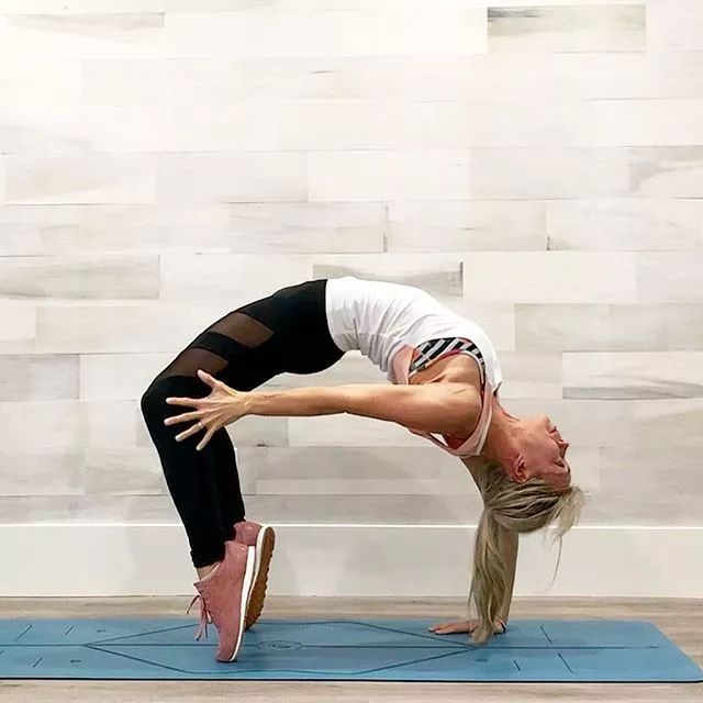 瑜伽练习真的舒服,瑜伽做四次动作直接练到腿软