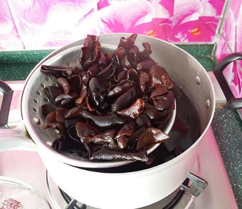 核桃仁炒什么好吃又营养,凉拌木耳花生核桃仁