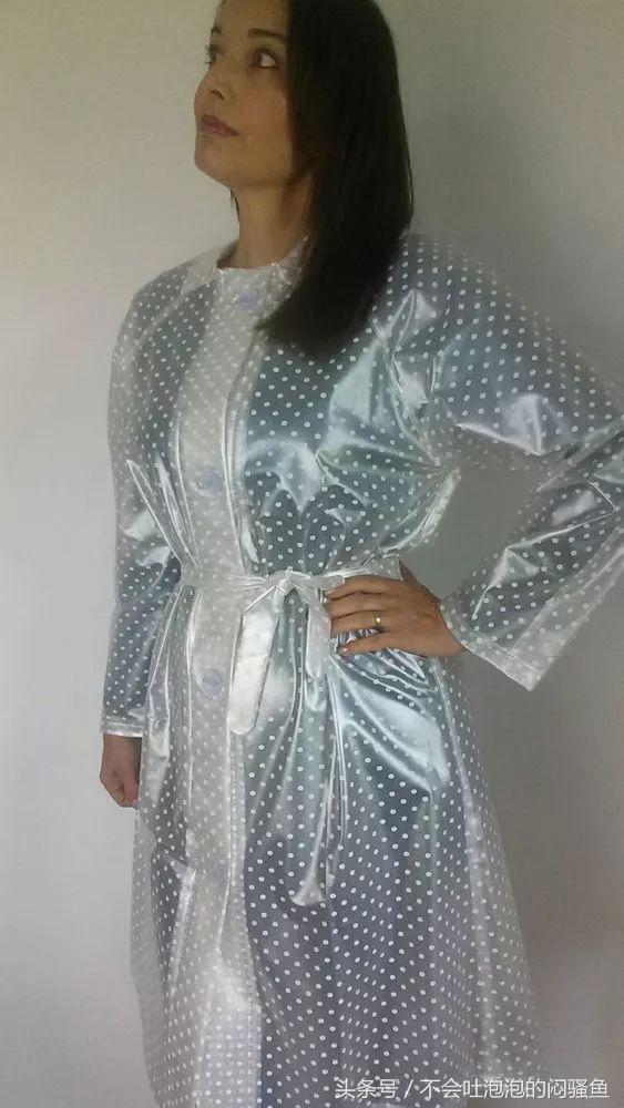 杨幂透明购物袋,花700块买包