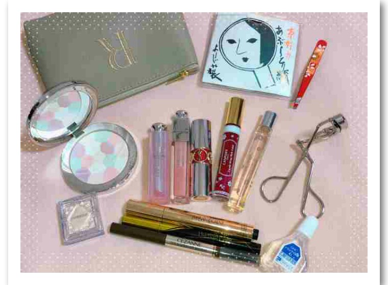 日本化妆包里面装什么东西,日本女生化妆包里有什么