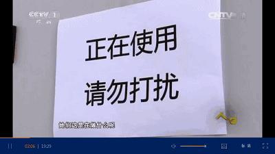 你知道躲在办公桌下挤奶有多尴尬么？没错我就是背奶妈妈！