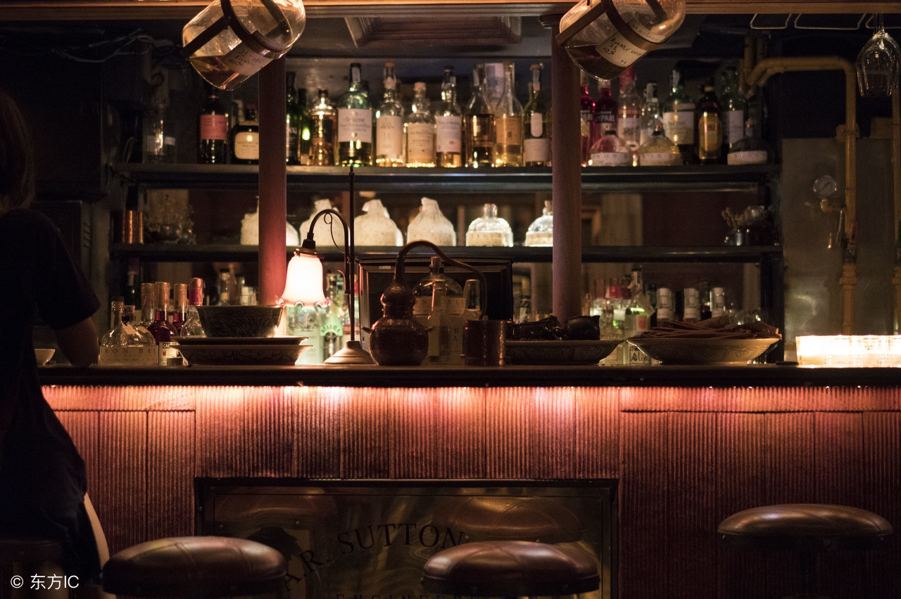 酒吧加盟店装修风格,酒吧设计如何打造独特空间氛围感