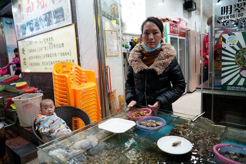 中越边境集市,越南边民收入