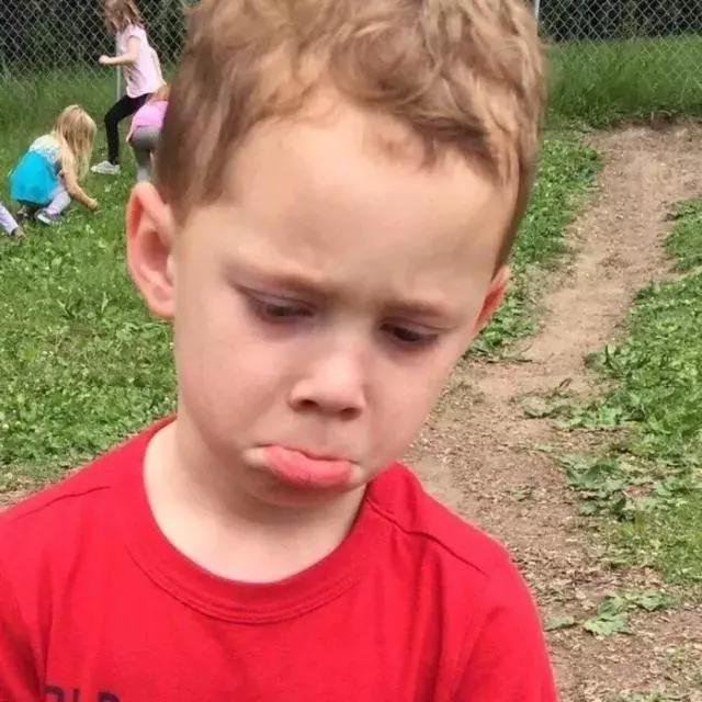 8岁小孩偷家里钱的原因,10岁孩子偷家里的钱还满嘴谎言