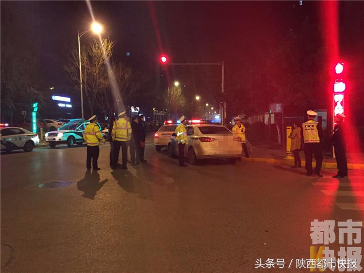 为躲避交警查车5公里,司机为躲检查倒车撞路人后续