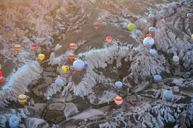 土耳其热气球八日游,旅游胜地卡帕多西亚热气球之旅