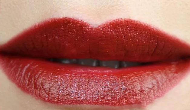 这些口红的名字都太污了，但涂上之后都是高级性感，气色满分！