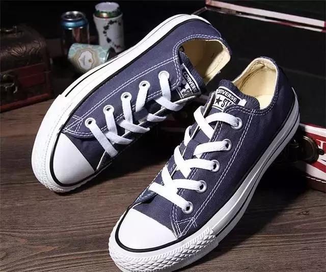 帆布鞋侧面的两个孔是干什么的,帆布鞋边上那两个洞有什么作用