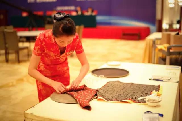 餐饮服务员服务中注意事项100条,餐饮服务应对话术