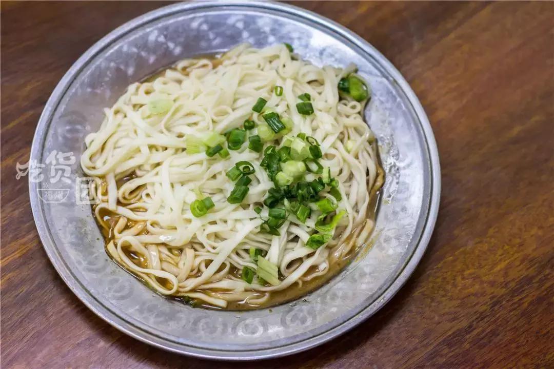 这家店的老板心太坏，放这么多料，是存心为难我胖虎？