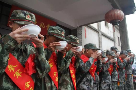 千秋功罪三杯酒,千秋功罪谁与评说含义