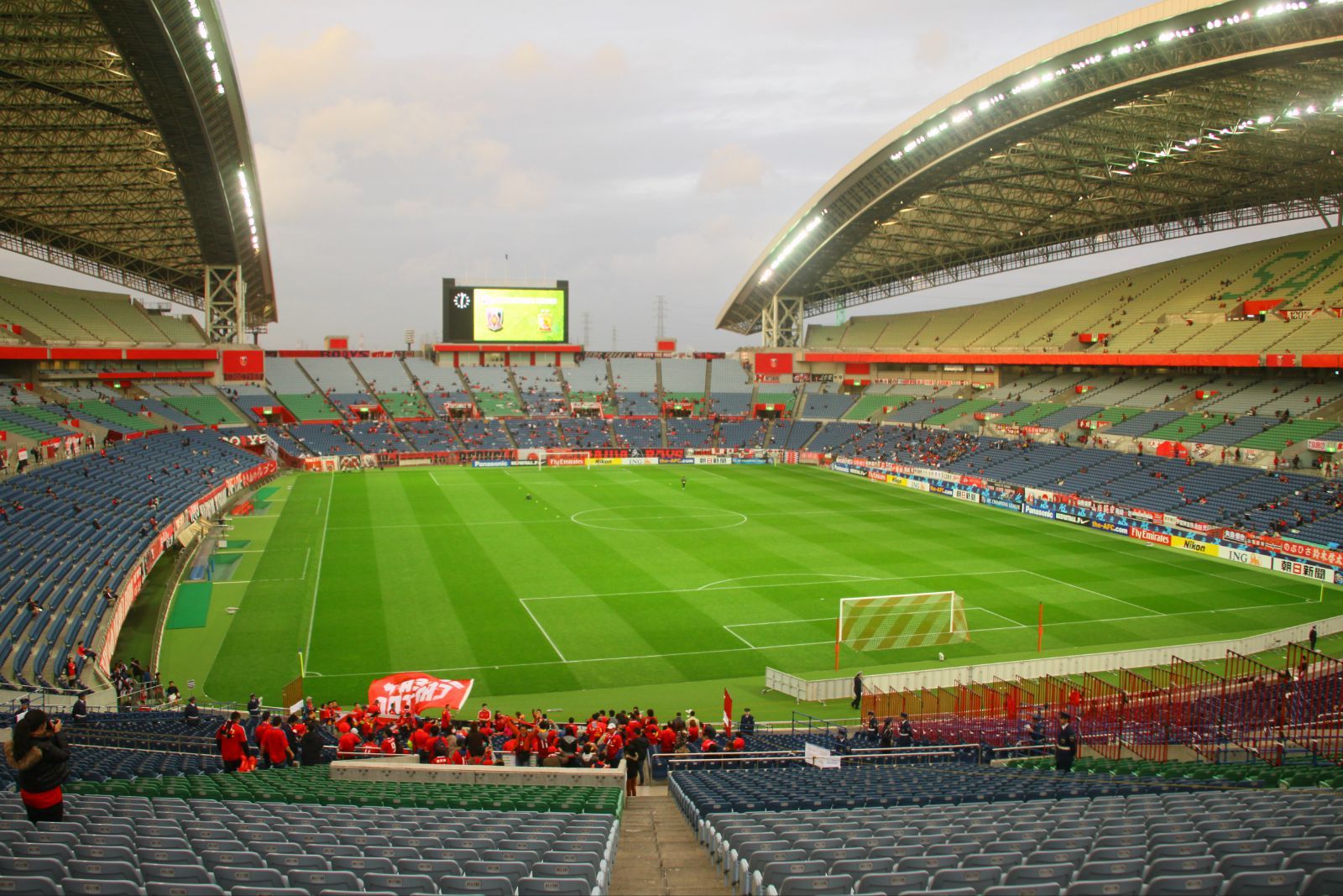 足球场震撼场面中国,东亚足球四大标志性球场