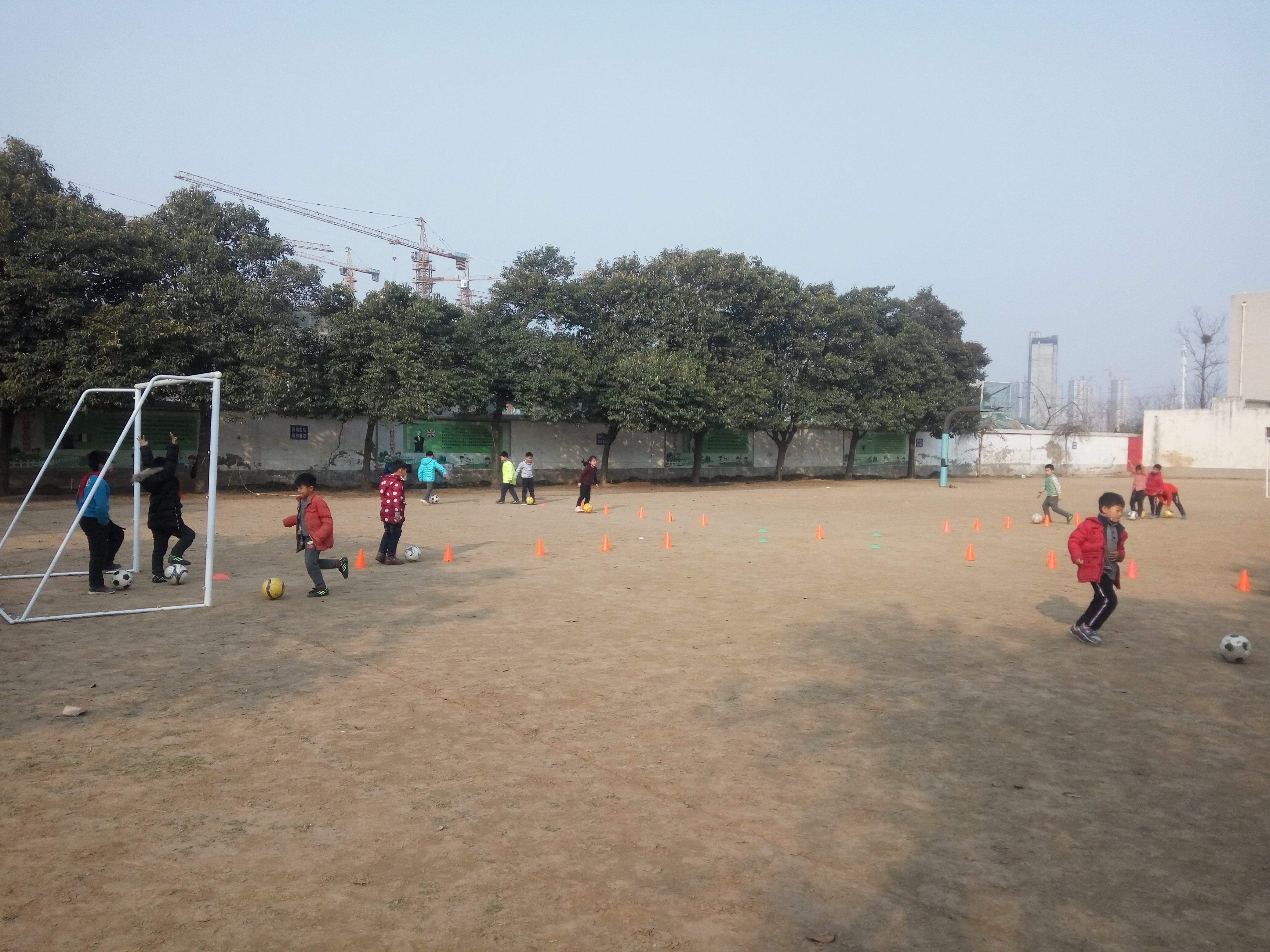 苏屯小学幼狼足球队——从破旧操场到“魔鬼主场”