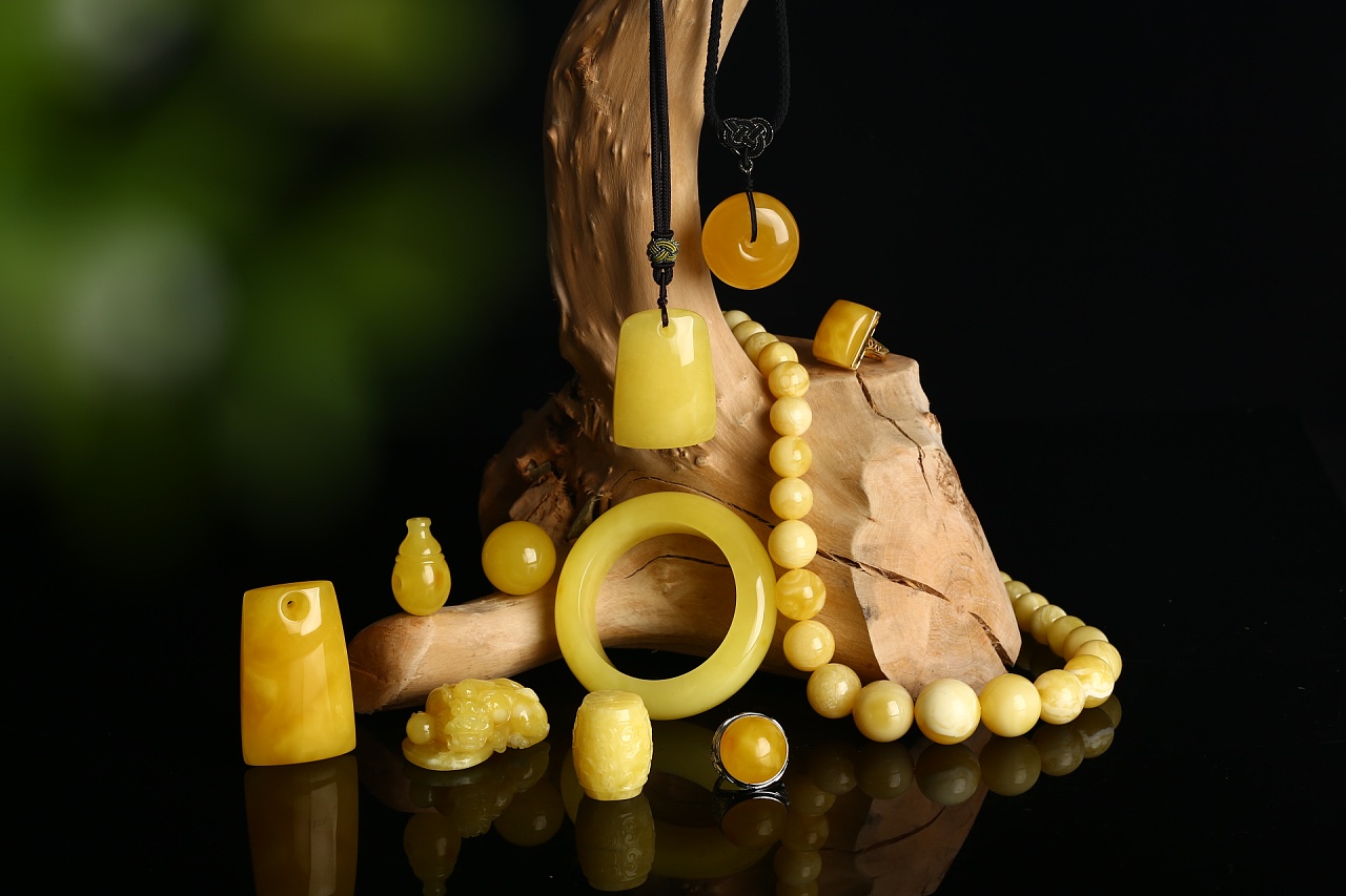 鉴别蜜蜡全解肯定有一招能帮到你,如何自己鉴别蜜蜡简单的方法