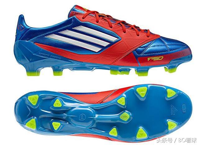 都是“足球”，穿橄榄球鞋踢足球是种什么样的体验？