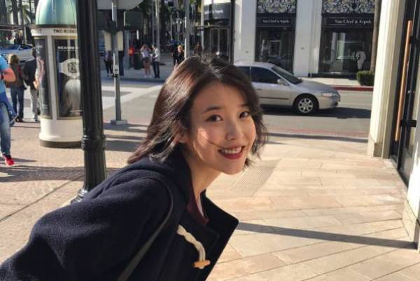 减龄秘籍学谭松韵穿出少女感,冬季怎么扎头发减龄又好看少女