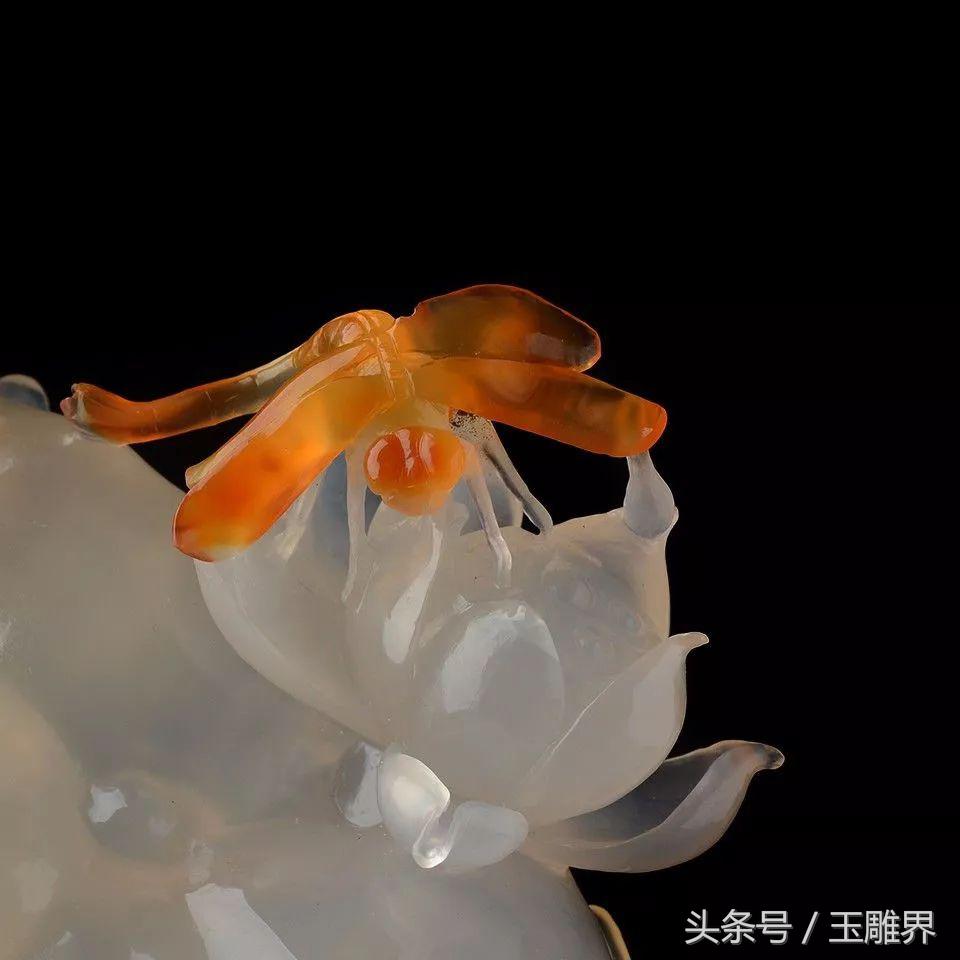 玉石巧雕造型图,月牙形玉料巧雕