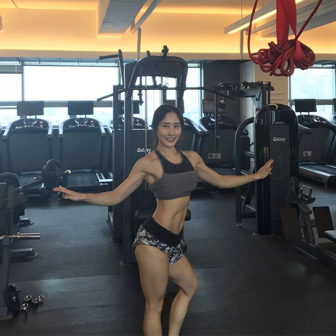 马甲线完美身材露腰杀,提臀丰臀马甲线