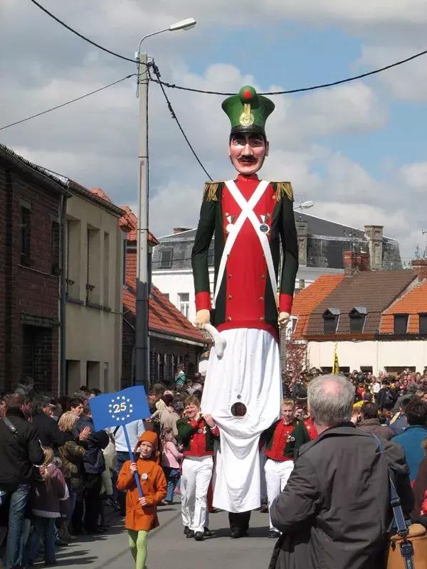 米拉之家夜晚,米拉之家纪录片