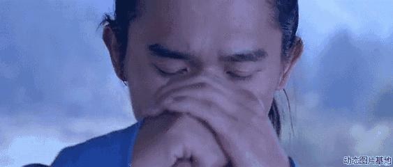 拍照怎么显脸小,拿奶茶显脸小拍照姿势