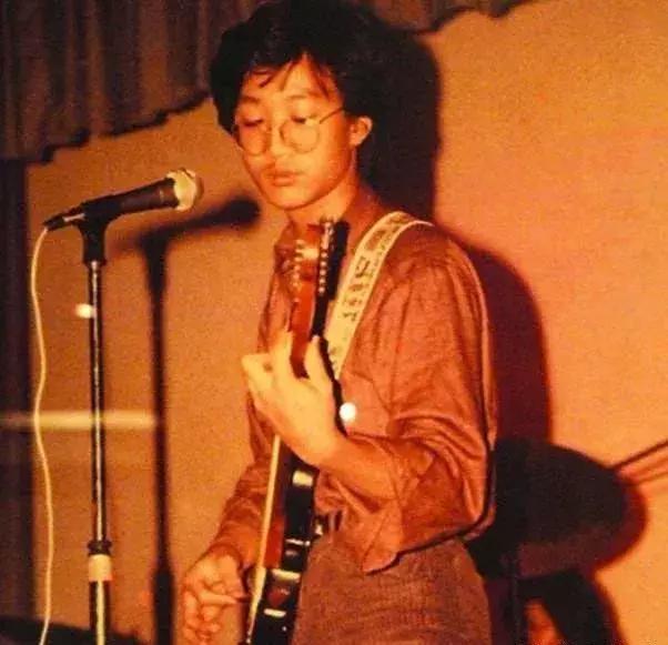 黄家驹不羁的风,放荡不羁爱自由是黄家驹的哪首歌